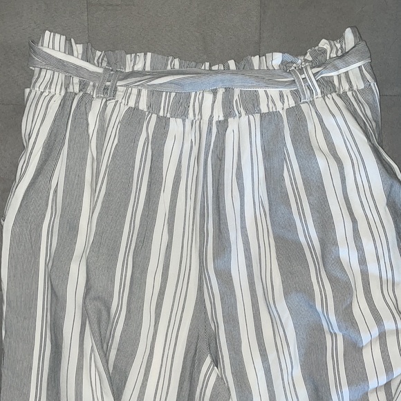 American Eagle Outfitters High Waisted Paperbag Pants - Picture 6 of 12